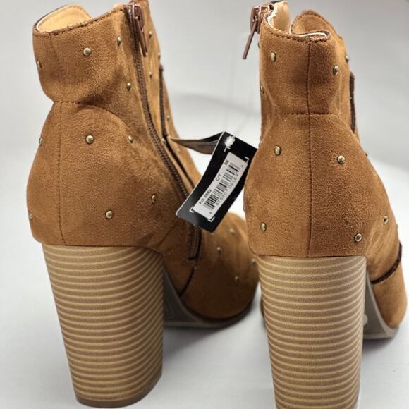 Code West Tan Faux Suede Studded Ankle Boots Size 9.5 New With Tags - Picture 2 of 5